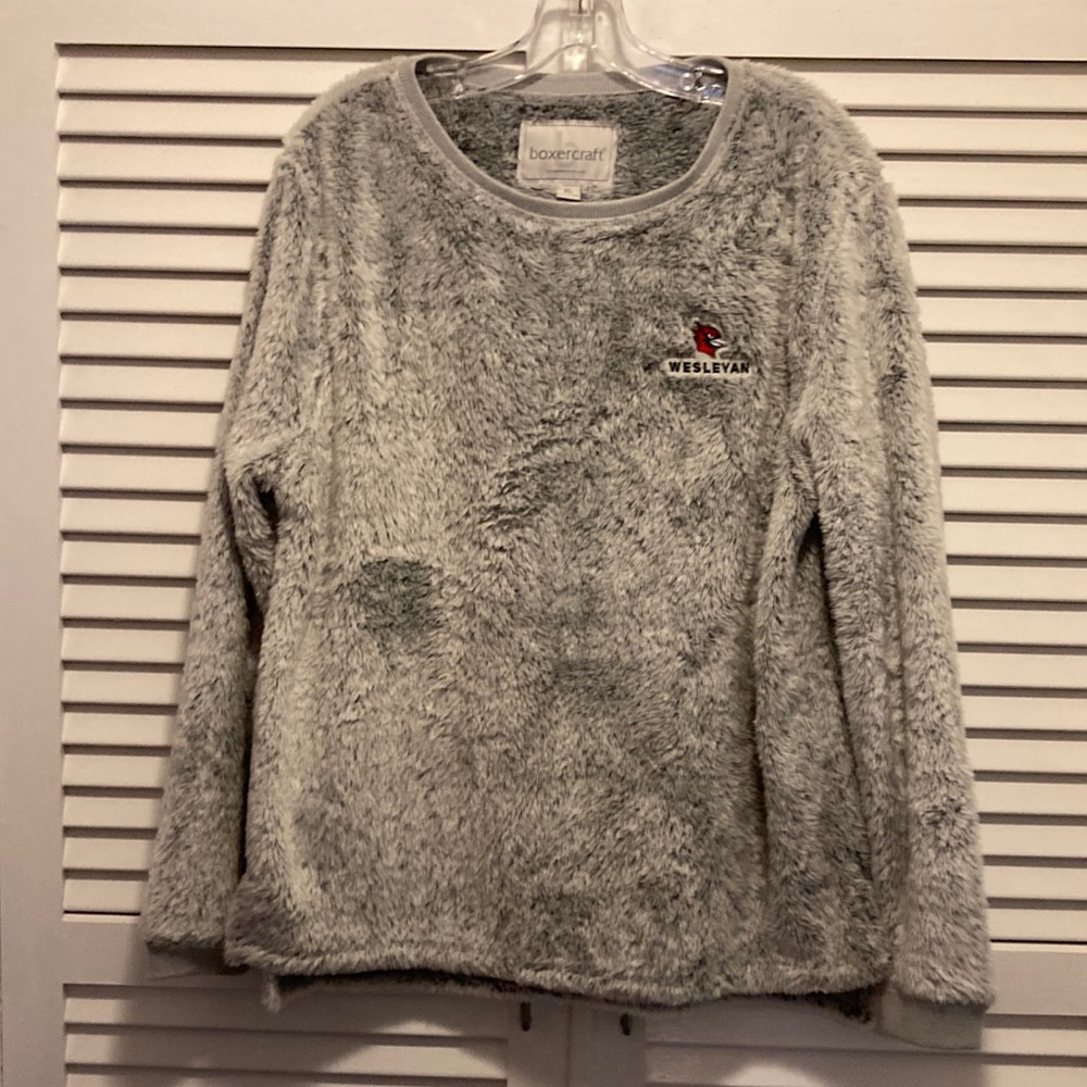 Wesleyan University Pull Over